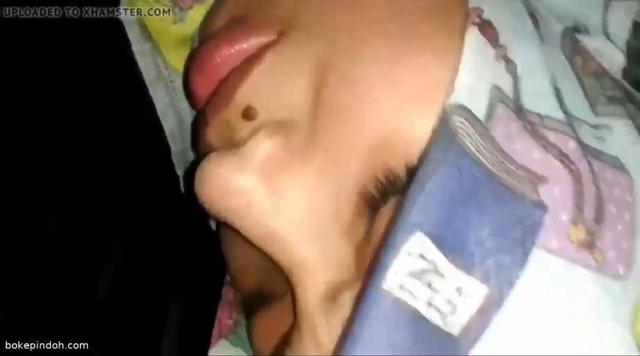 Bokep jilbab ngewe menjerit kesakitan
