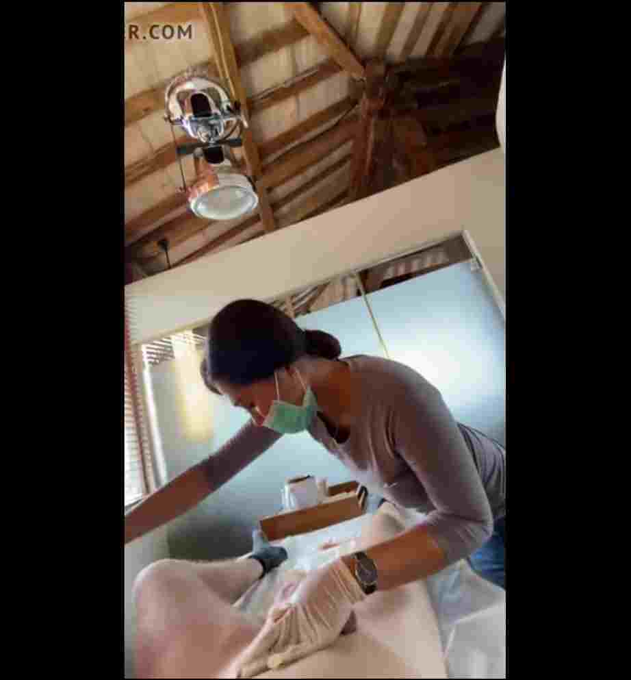 Bokep lagi waxing jembut eh ngecrott